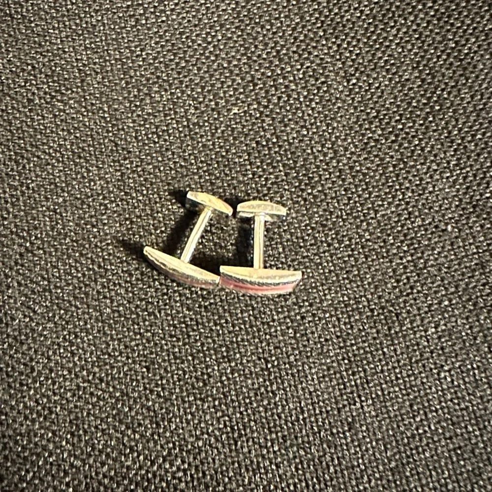 Nautica cuff links. Beautiful silver and brown stone. Only wore once.